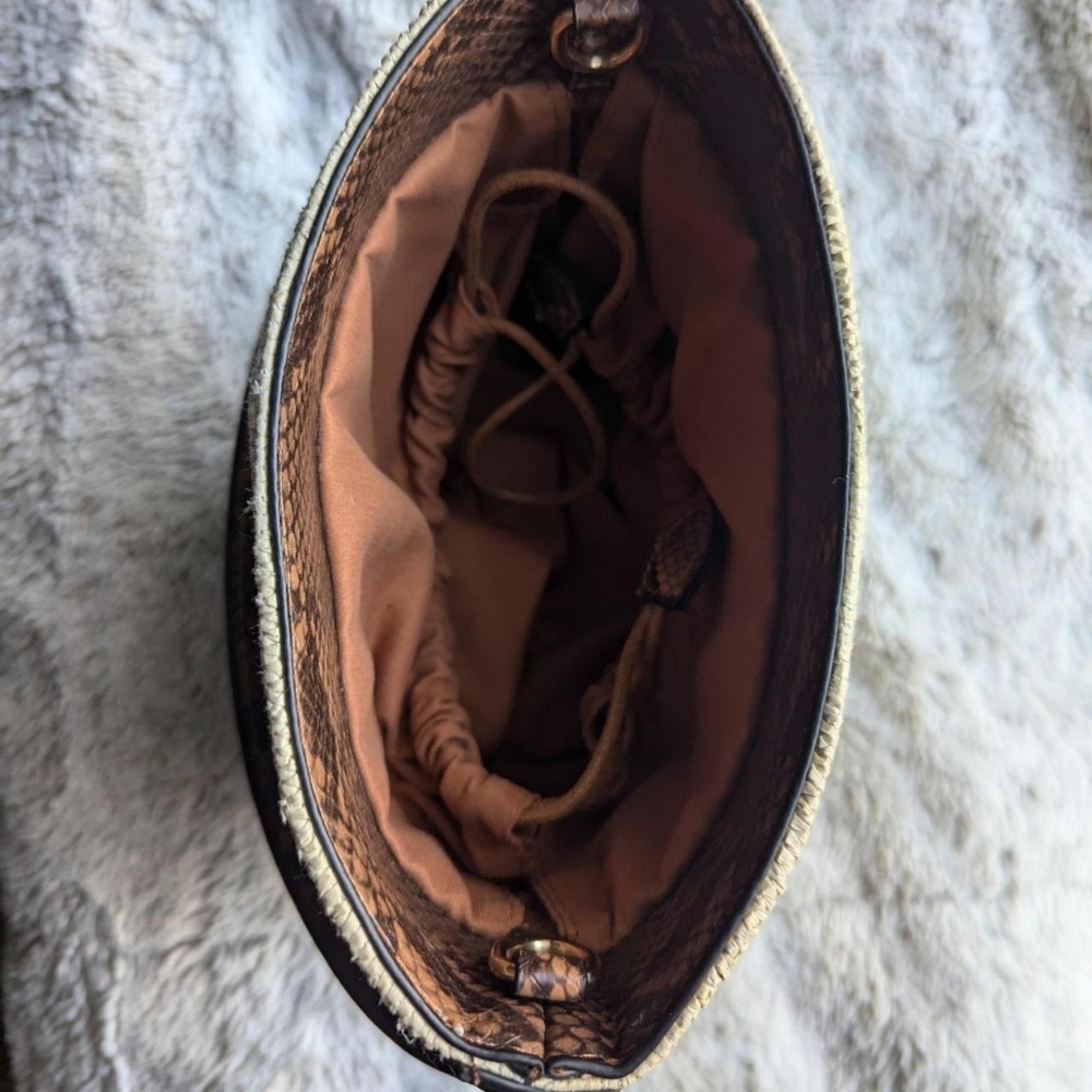 Beige and brown faux straw and snake print bucket bag - Picture 4 of 8